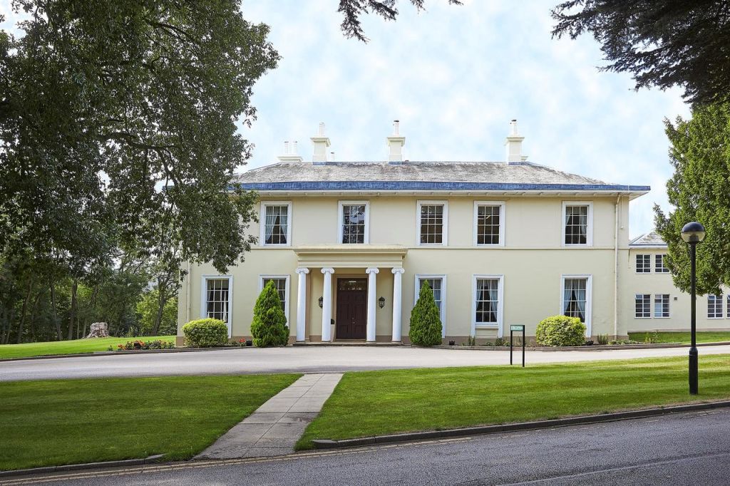 Eastwood Hall, Wowcher